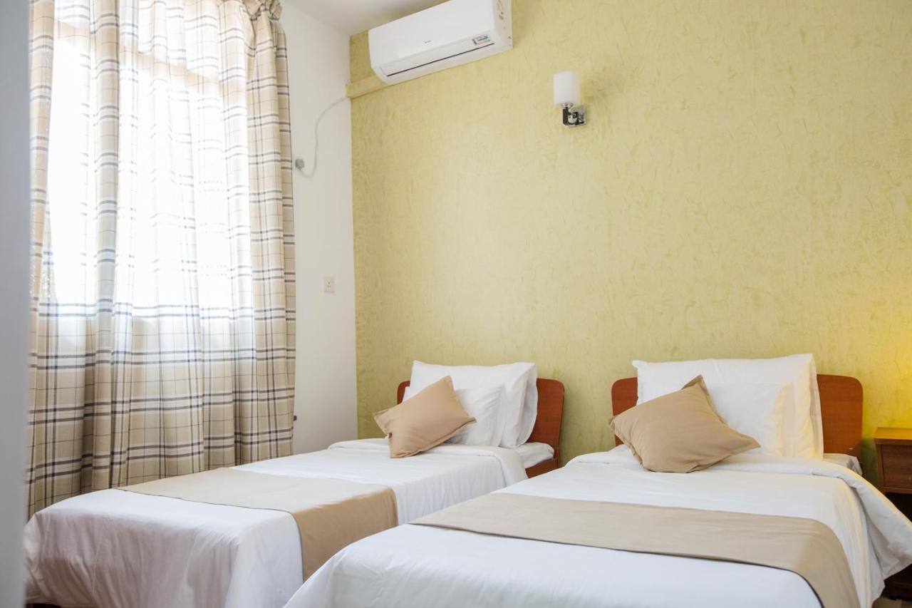 Maple Tree Residencies Hotel Dehiwala-Mount Lavinia Exterior photo